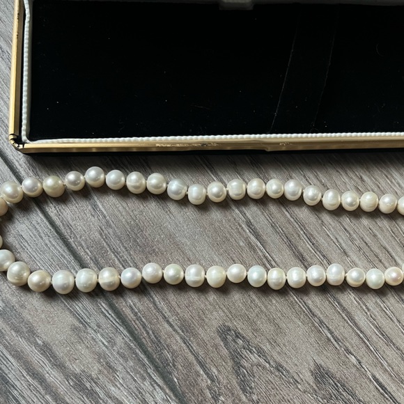 Vintage Genuine Pearl Necklace - Picture 2 of 3